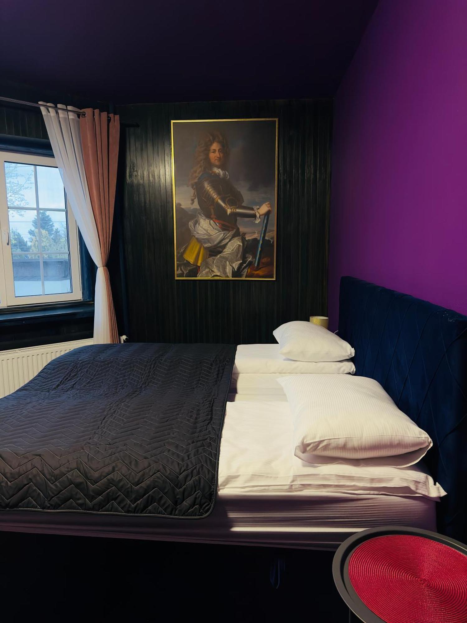 Broken Bed Hootel Kaunas Ngoại thất bức ảnh