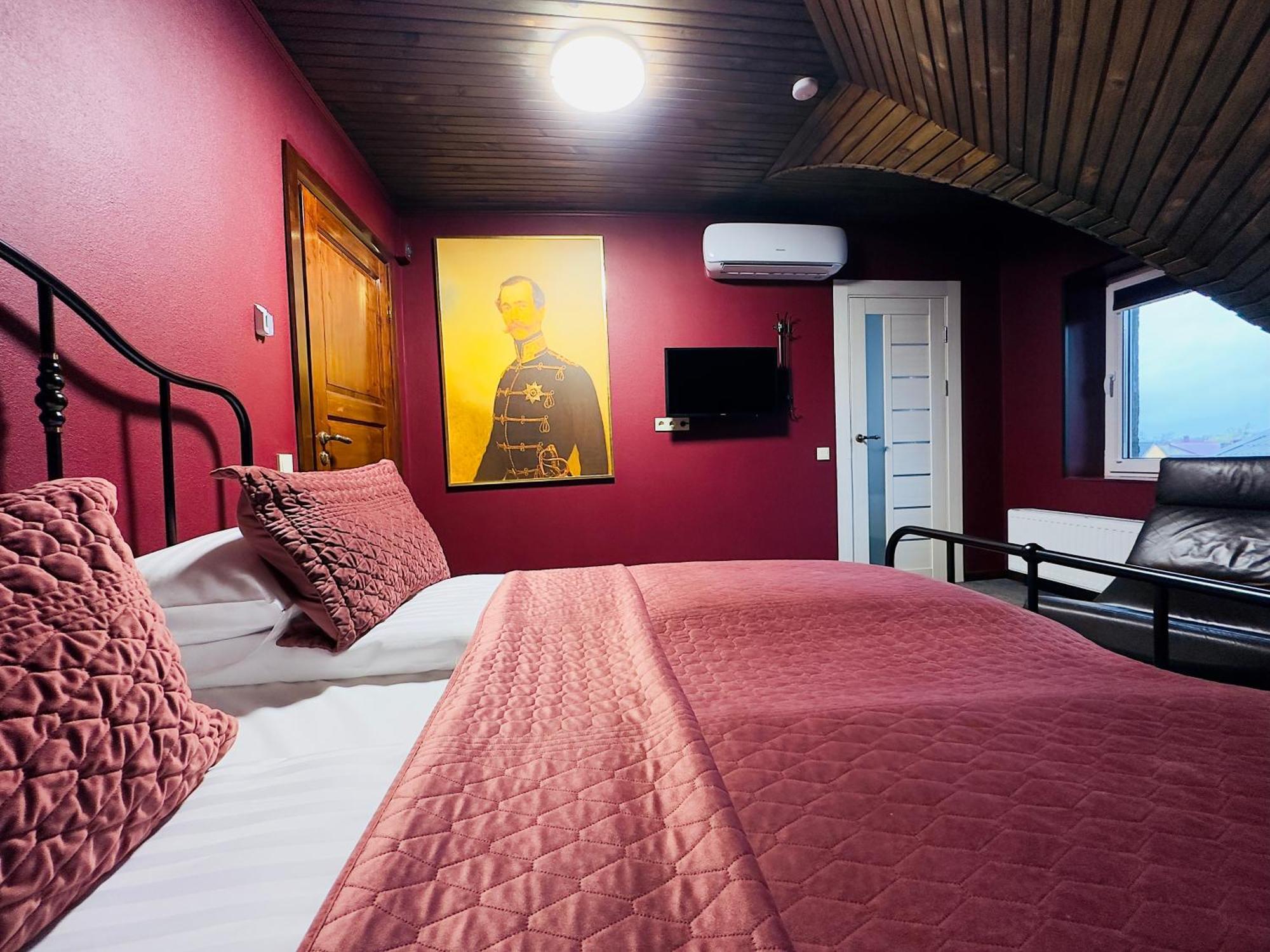Broken Bed Hootel Kaunas Ngoại thất bức ảnh