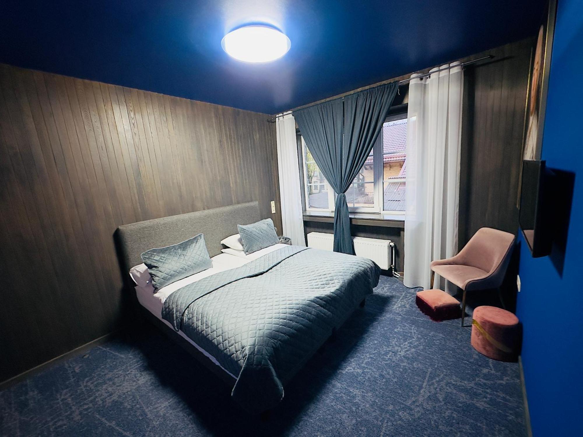 Broken Bed Hootel Kaunas Ngoại thất bức ảnh