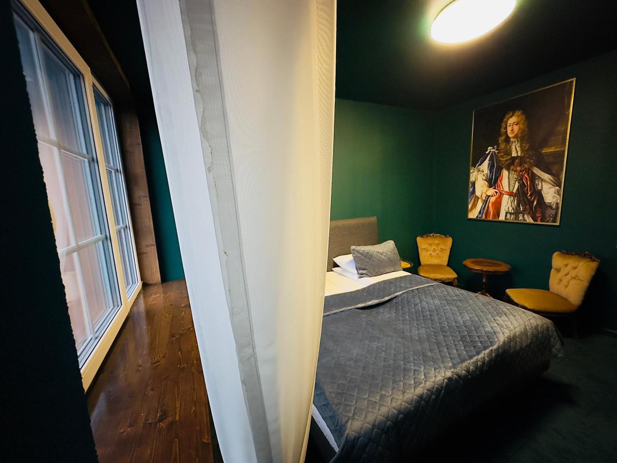 Broken Bed Hootel Kaunas Ngoại thất bức ảnh